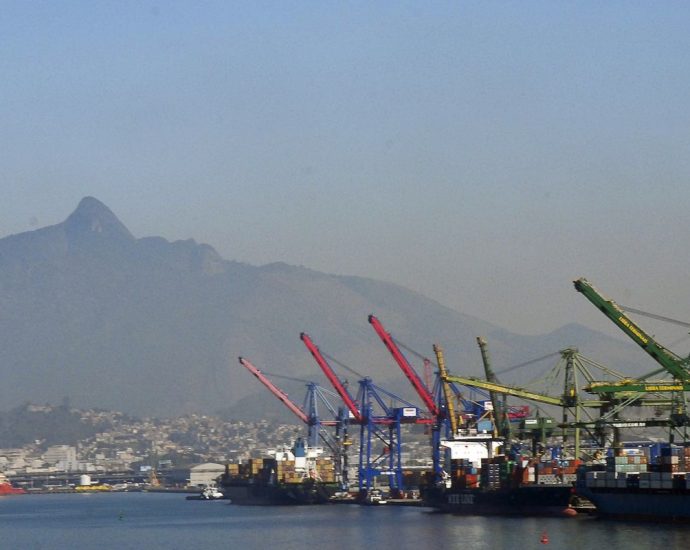 Previsão de Superávit Comercial do Brasil para 2026 é Revisada para US$ 84,4 Bilhões