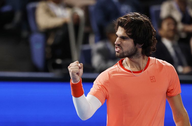 Carlos Alcaraz Conquista Título no ATP do Japão Após Retorno das Lesões