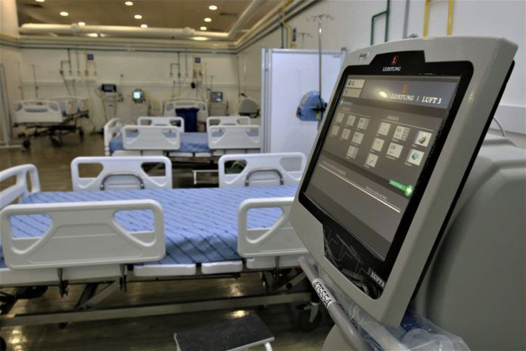 Reino Unido Anuncia Monitoramento Contínuo de Dispositivos Médicos com IA