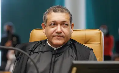 Ministro Nunes Marques durante sessão solene de posse no STF.