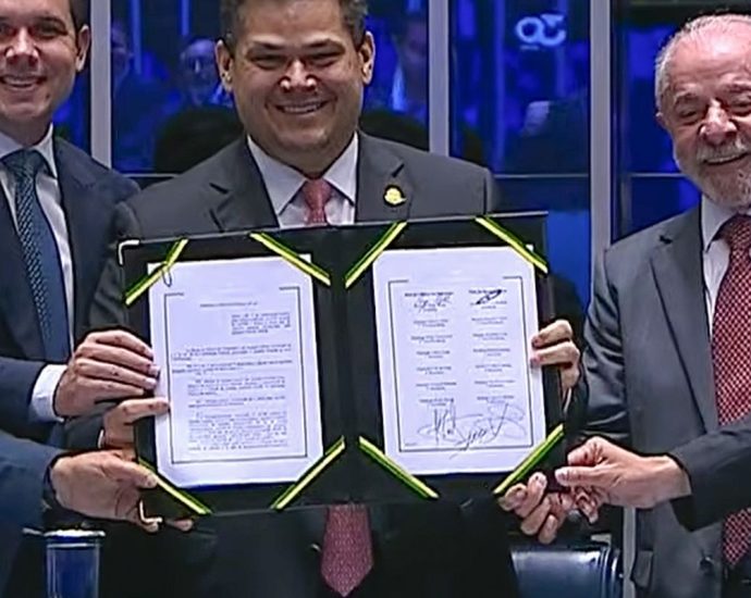 Congresso Promulga Emenda que Altera Escala de Trabalho no Brasil