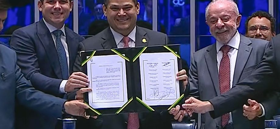 Congresso Promulga Emenda que Altera Escala de Trabalho no Brasil