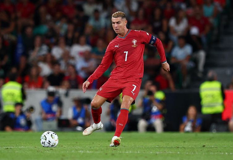 Cristiano Ronaldo é suspenso por 30 dias após deixar concentração de Portugal