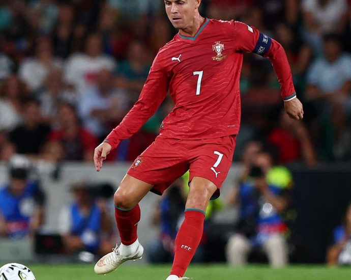 Cristiano Ronaldo é suspenso por 30 dias após deixar concentração de Portugal