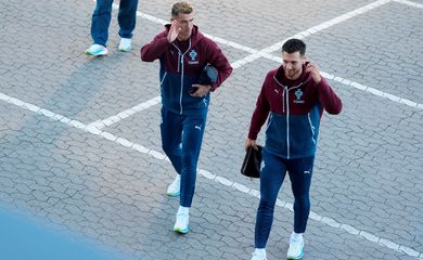 Cristiano Ronaldo deixa seleção de Portugal após fala de Jorge Jesus Atacante se retira de concentração em meio à atrito com novo técnico Denmark - September 30, 2026 Portugal's Cristiano Ronaldo and Diogo Dalot arrive ahead of training Liselotte Sabroe/Ritzau Scanpix via REUTERS ATTENTION EDITORS - THIS IMAGE WAS PROVIDED BY A THIRD PARTY. DENMARK OUT. NO COMMERCIAL OR EDITORIAL SALES IN DENMARK.