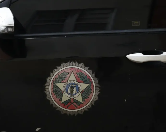 Polícia Civil Investiga Envolvimento de Policiais com Facção Criminosa no Rio de Janeiro