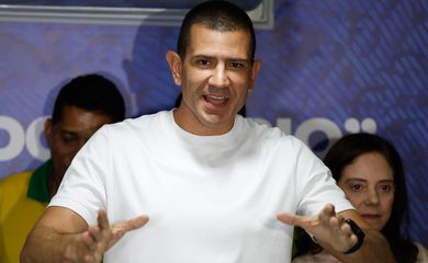 Rio de Janeiro (RJ), 08/10/2026 – O candidato ao governo do Estado Douglas Ruas (PL) faz pronunciamento após decisão TSE e aguarda retotalização dos votos do 1° turno que o declararia eleito. Foto: Fernando Frazão/Agência Brasil