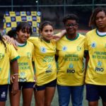 Ex-jogadoras da seleção incentivam meninas em escolas do Rio antes da Copa de 2027