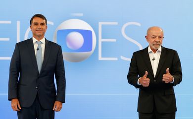 Rio de Janeiro (RJ), 23/10/2026 – Os candidatos à Presidência da República Flávio Bolsonaro (PL) e Luiz Inácio Lula da Silva (PT) participam de debate transmitido pela TV Globo no segundo turno das eleições. Foto: Fernando Frazão/Agência Brasil