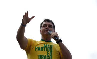 Rio de Janeiro (RJ), 16/08/2026 – Lançamento da campanha do senador Flávio Bolsonaro, candidato à presidência da República, com vice Alfredo Gaspar, em comício do Partido Liberal (PL) na praia de Copacabana. Foto: Fernando Frazão/Agência Brasil