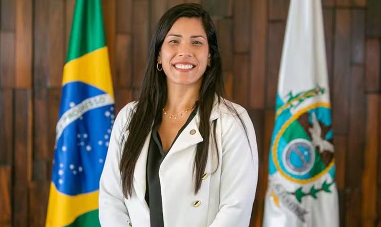 Justiça proíbe deputada do Rio de incentivar demissão de trabalhadores por posição política