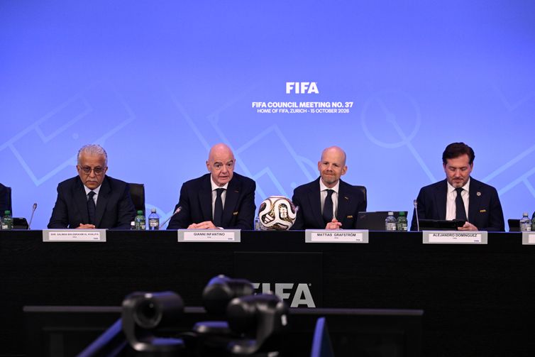 Desafios de Gianni Infantino à Frente da FIFA: Críticas e Demandas por Reformas