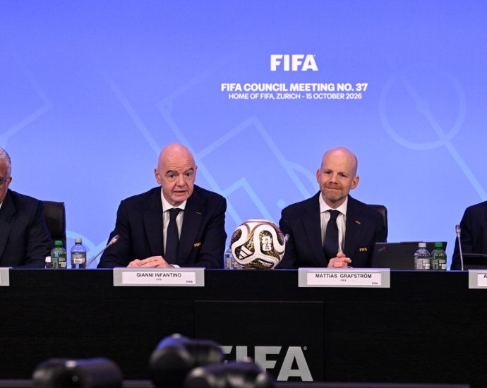 Desafios de Gianni Infantino à Frente da FIFA: Críticas e Demandas por Reformas