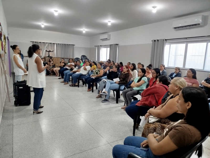 Noticia saude-promove-orientacao-a-pais-sobre-uso-de-celulares-e-saude-mental-na-infancia