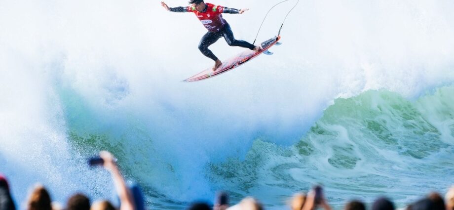 Gabriel Medina é vice-campeão em Peniche e sobe para o 4º lugar no ranking da WSL