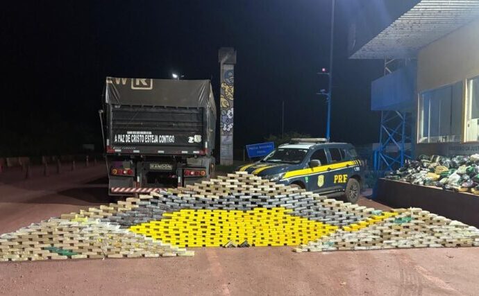 PRF apreende 726 kg de cocaína e outras drogas em caminhão em Corumbá