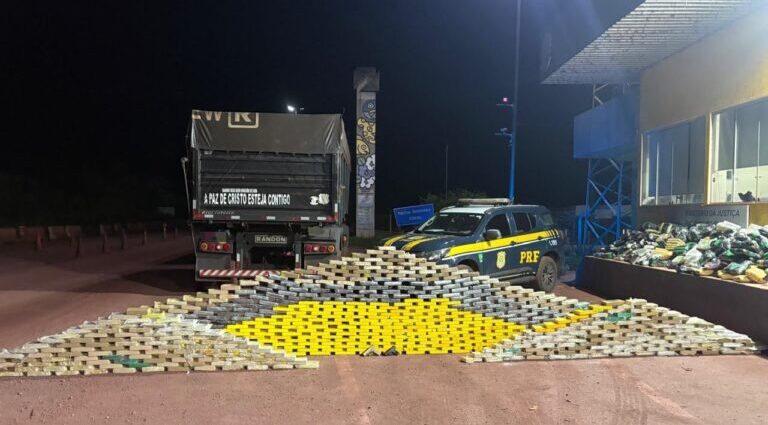 PRF apreende 726 kg de cocaína e outras drogas em caminhão em Corumbá