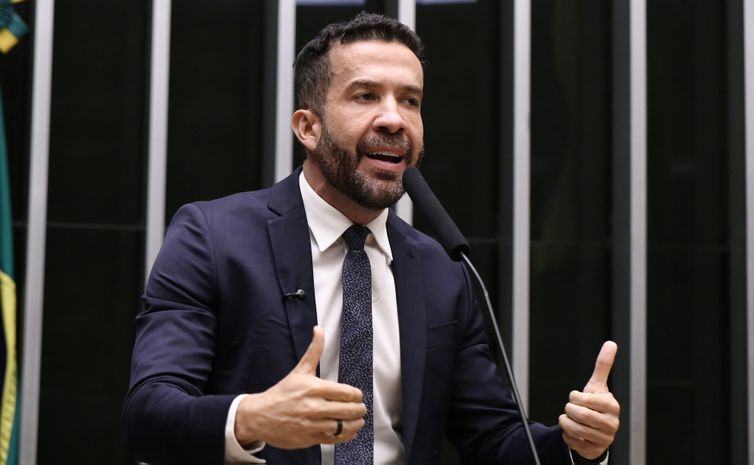 Deputado André Janones é Internado com Arritmia em São Paulo