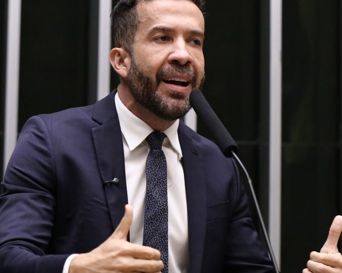 Deputado André Janones é Internado com Arritmia em São Paulo