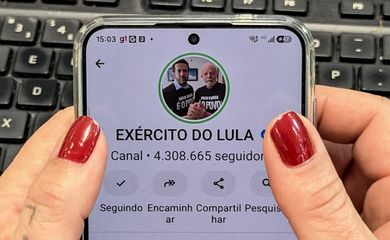13/10/2026 - Canal do Whatsapp exército do Lula . Foto: Rafa Neddermeyer/Agência Brasil