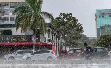 05/02/2026 - Brasília - Chuva forte nessa tarde de quinta feira na cidade de Brasília. Foto: Rafa Neddermeyer/Agência Brasil