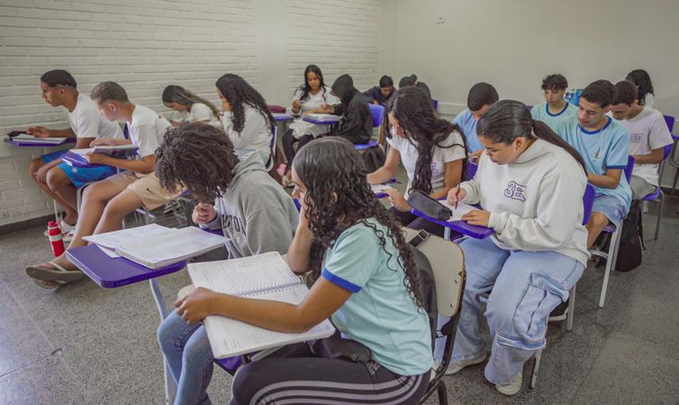 Estudantes de escolas públicas querem melhorar ensino, formação de professores e aprendizagem