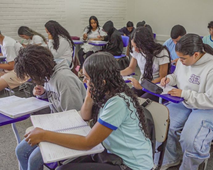 Estudantes de escolas públicas querem melhorar ensino, formação de professores e aprendizagem