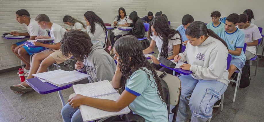 Estudantes de escolas públicas querem melhorar ensino, formação de professores e aprendizagem