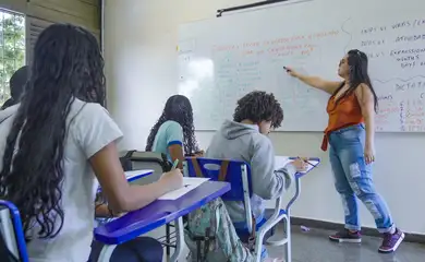 Brasília (DF), 25/06/2026 – Alunos do ensino médio do CED 16, na Ceilândia, aproveitam o segundo semestre letivo para intensificar a preparação em sala de aula visando o Exame Nacional do Ensino Médio (Enem), vestibulares, Programa de Avaliação Seriada (PAS/UnB) e outros processos seletivos de ingresso no ensino superior Foto: Rafa Neddermeyer/Agência Brasil