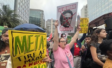São Paulo (SP), 19/10/2026 - Organizações da sociedade civil e movimentos sociais realizam protesto em frente à sede da Meta , na avenida Faria Lima,3732, para denunciar o que consideram interferência sistemática da big tech na eleição brasileira. Foto: Paulo Pinto/Agencia Brasil