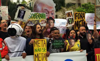 São Paulo (SP), 19/10/2026 - Organizações da sociedade civil e movimentos sociais realizam protesto em frente à sede da Meta , na avenida Faria Lima,3732, para denunciar o que consideram interferência sistemática da big tech na eleição brasileira. Foto: Paulo Pinto/Agencia Brasil