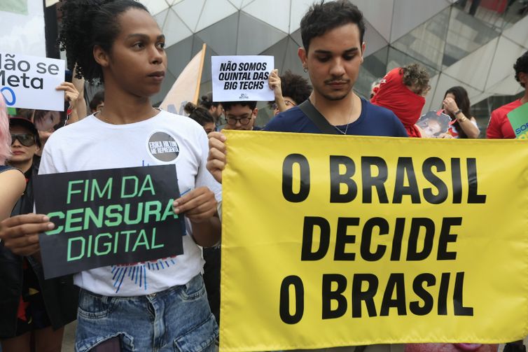 Entidades entregam ao TSE nota contra possíveis restrições e falta de transparência nas redes