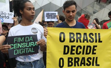 São Paulo (SP), 19/10/2026 - Organizações da sociedade civil e movimentos sociais realizam protesto em frente à sede da Meta , na avenida Faria Lima,3732, para denunciar o que consideram interferência sistemática da big tech na eleição brasileira. Foto: Paulo Pinto/Agencia Brasil