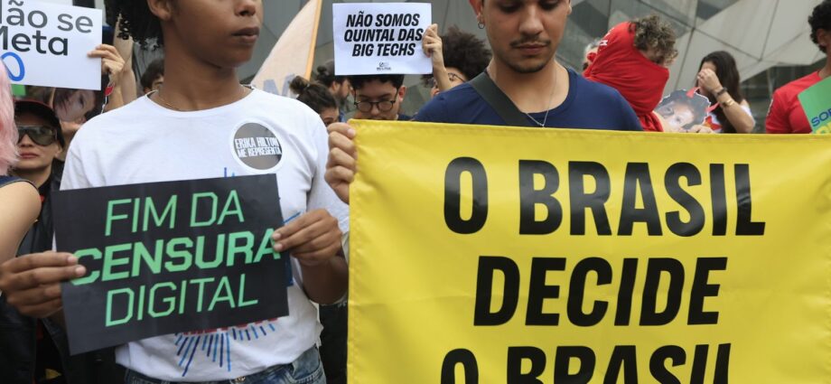 Entidades entregam ao TSE nota contra possíveis restrições e falta de transparência nas redes