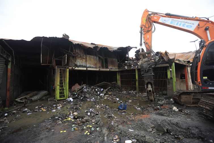 Ceagesp Implementa Estrutura Provisória para Comerciantes Atingidos por Incêndio