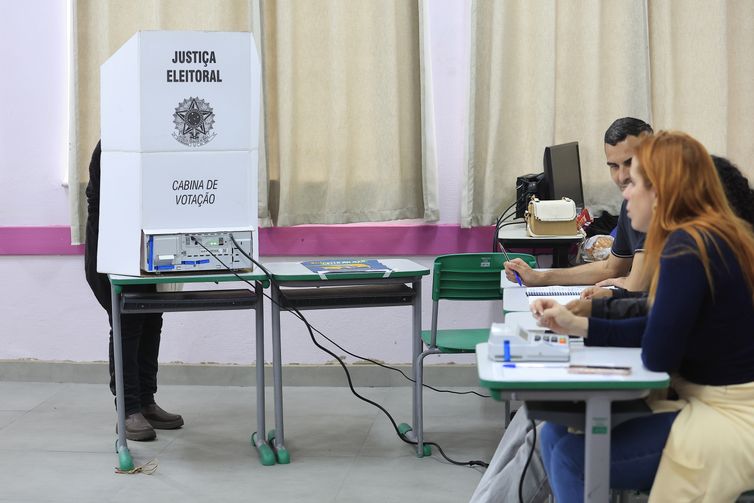 TRE-SP diz que determinação de Zanin para estender votação até as 19h está sendo cumprida