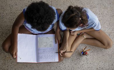 Brasília (DF) 16/11/2023 – Ensaio com estudantes para ilustrar reportagens sobre educação. Foto: Joédson Alves/Agência Brasil