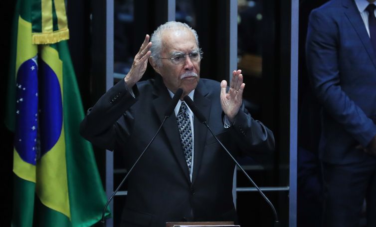 José Sarney é Internado em UTI Após Cirurgia Abdominal