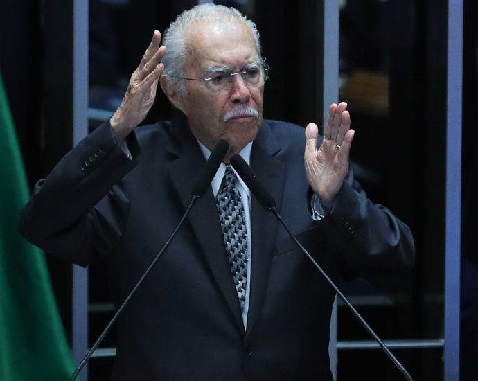 José Sarney é Internado em UTI Após Cirurgia Abdominal