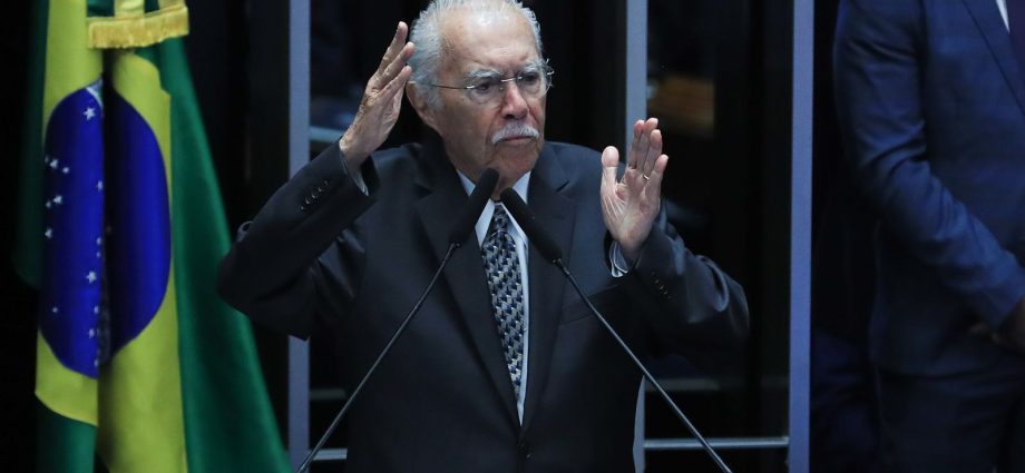 José Sarney é Internado em UTI Após Cirurgia Abdominal