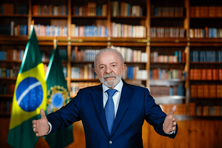 Lula Propõe Redução da Maioridade Penal e Fala sobre Economia em Sabatina