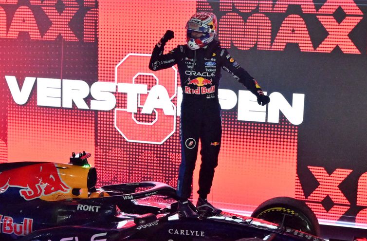 Max Verstappen Conquista Vitória no GP de Singapura e Kimi Antonelli se Aproxima do Título