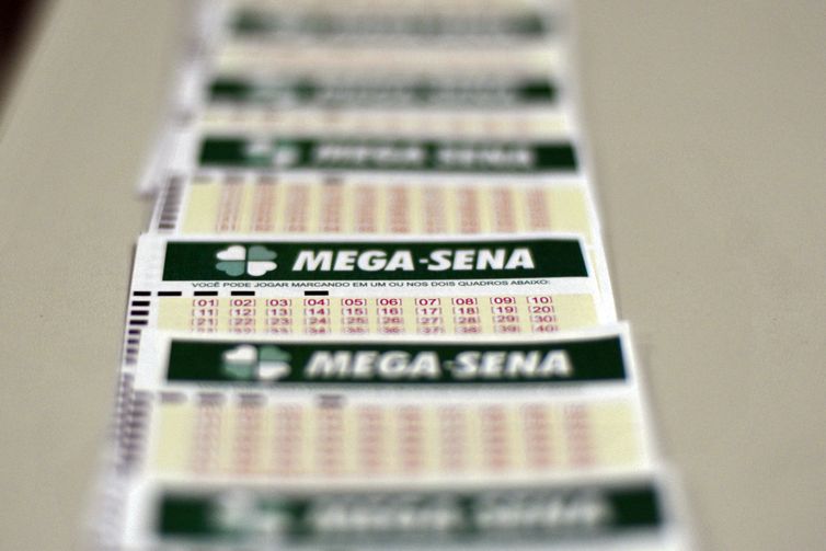 Mega-Sena sorteia prêmio acumulado de R$ 170 milhões neste domingo