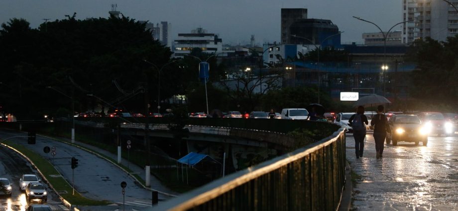 Chuvas Intensas e Avisos de Tempestade no Centro-Oeste e Sudeste do Brasil