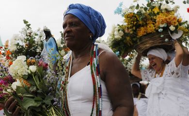 Rio de Janeiro (RJ) 02/02/2024 – Celebração ao Dia de Iemanjá, na praia do Arpoador. Foto: Fernando Frazão/Agência Brasil