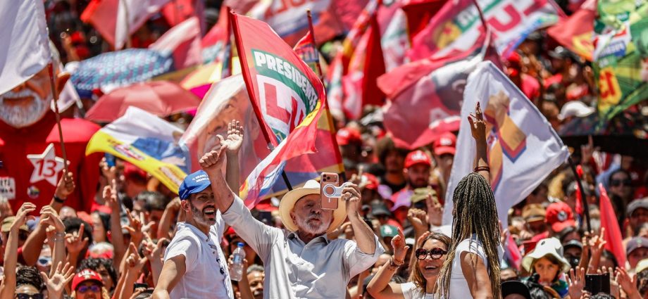 Lula Defende Fim da Escala 6x1 e Soberania Nacional em Ato de Campanha