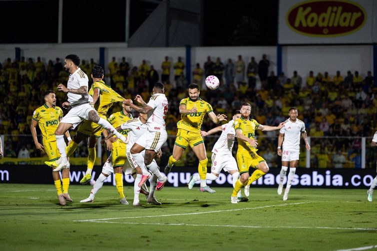 Mirassol Supera Internacional e Complica Situação do Colorado no Brasileirão