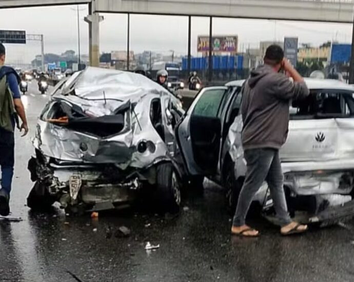 Motorista de ônibus infarta e engavetamento com 20 veículos deixa 11 feridos na Dutra, no Rio