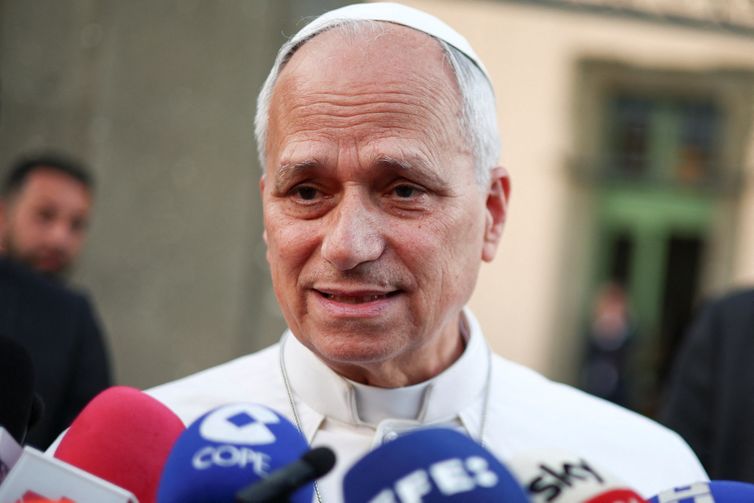 Papa Leão XIV Retorna ao Vaticano Após Cirurgia de Câncer