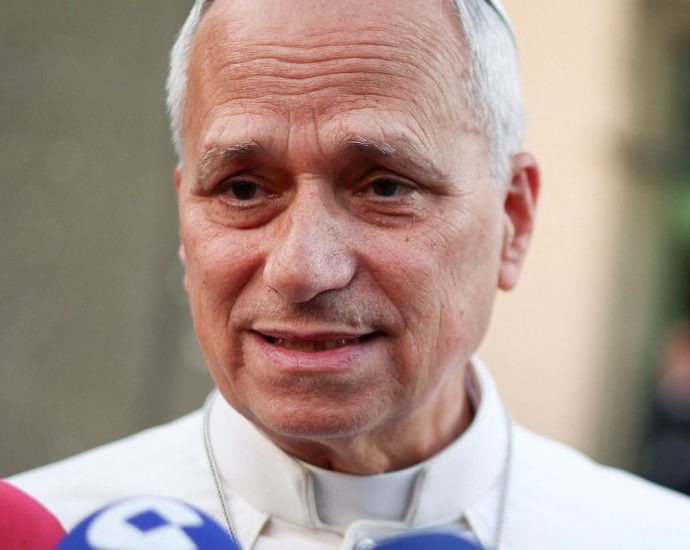 Papa Leão XIV Retorna ao Vaticano Após Cirurgia de Câncer